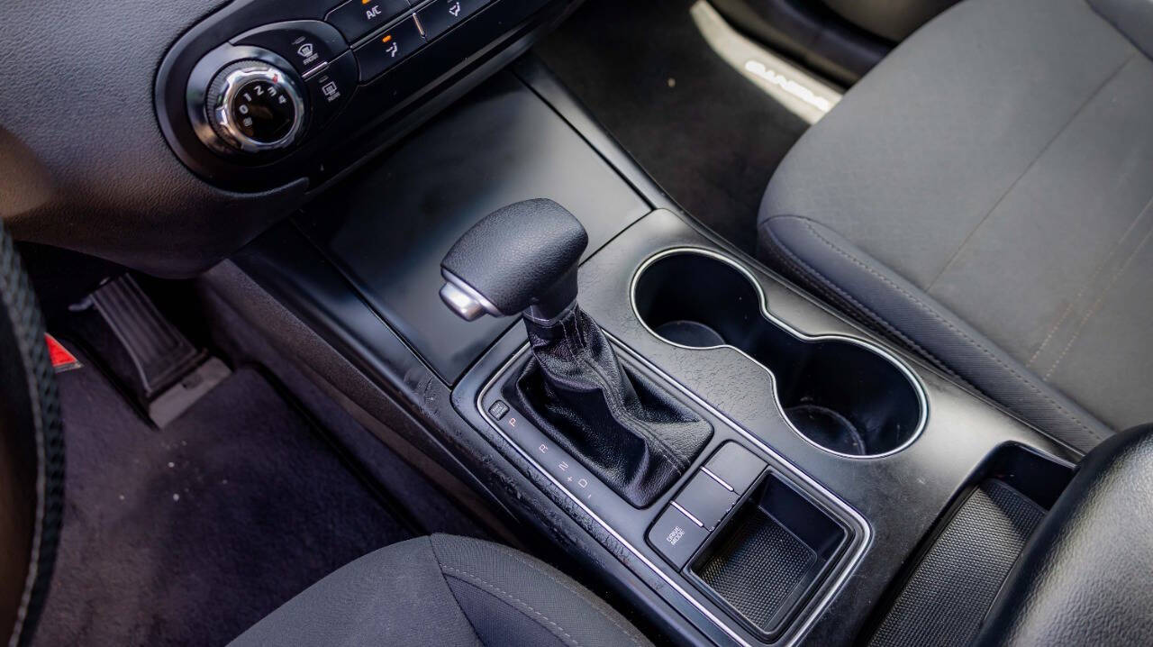 Vehicle image 22 of 28