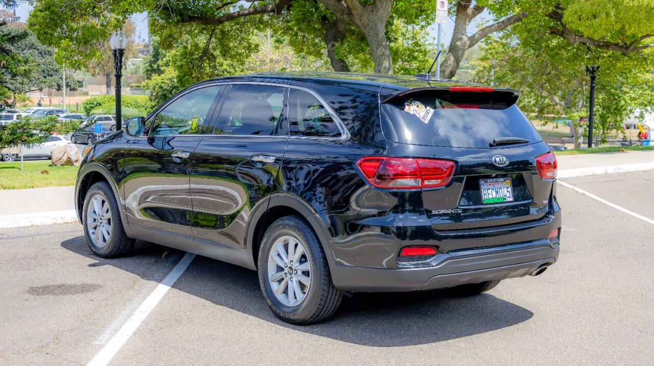Vehicle image 9 of 28