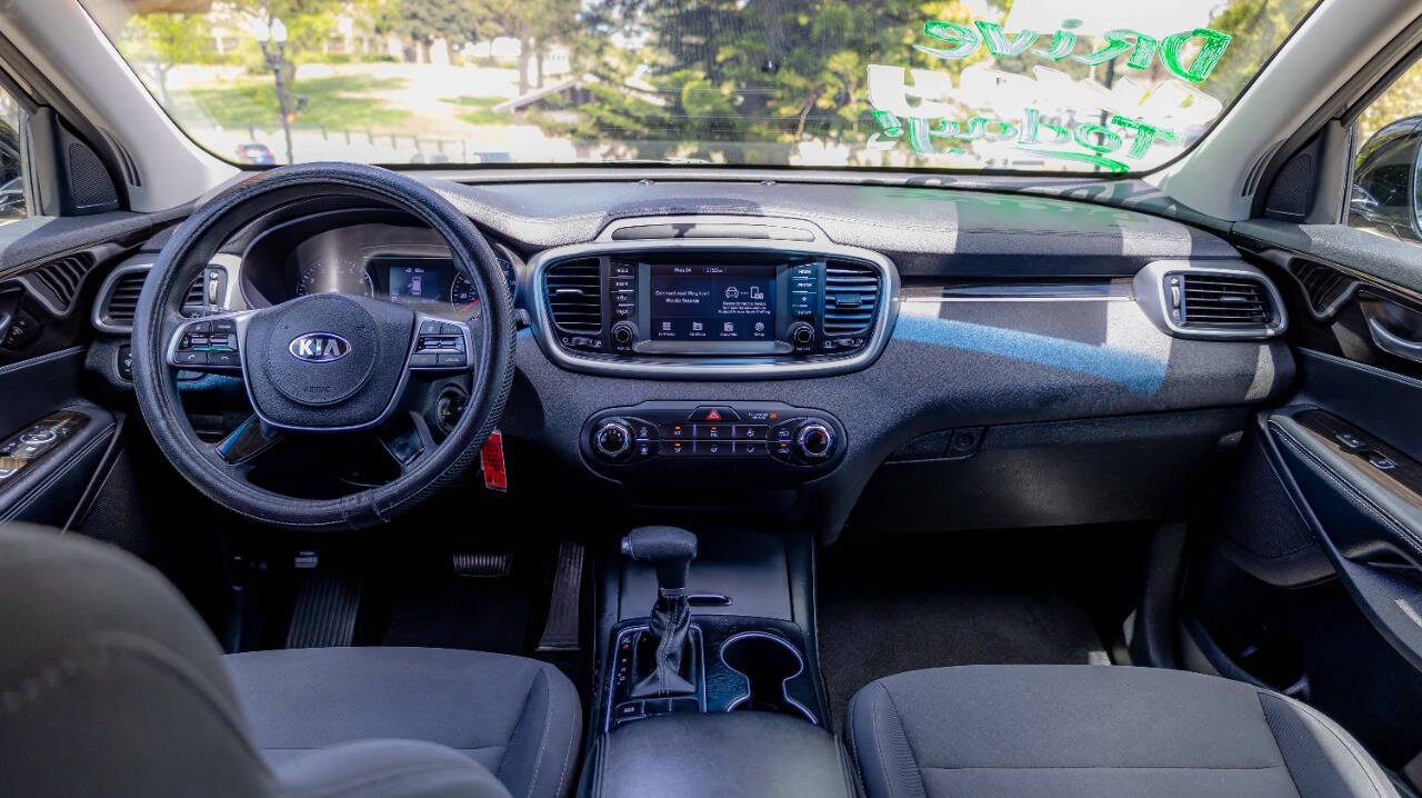 Vehicle image 27 of 28