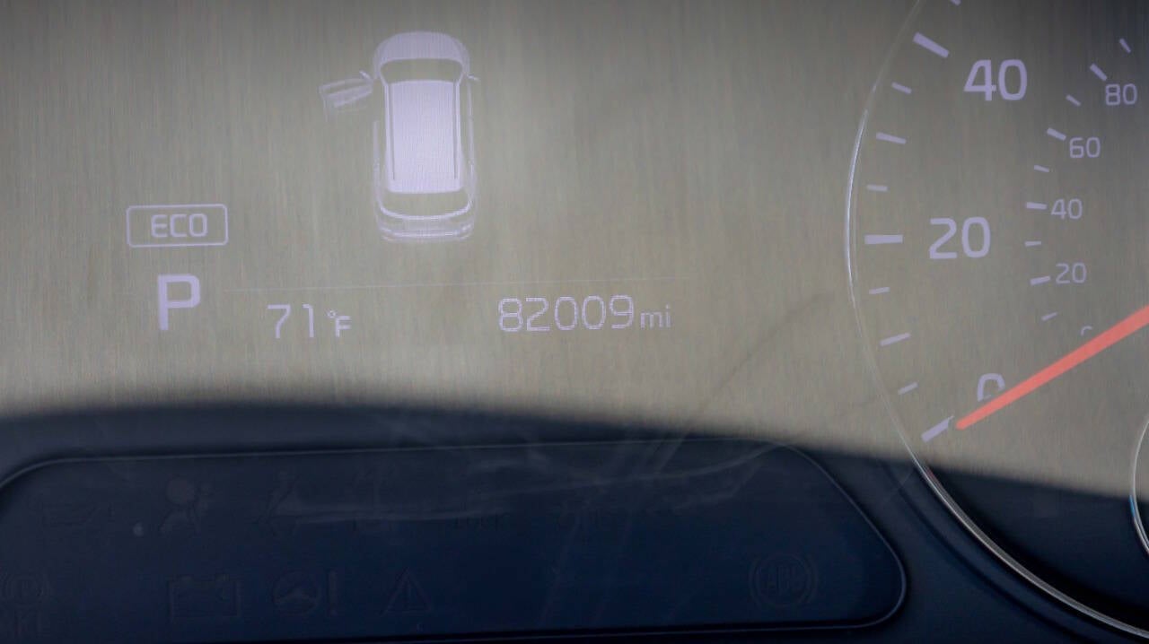Vehicle image 20 of 28