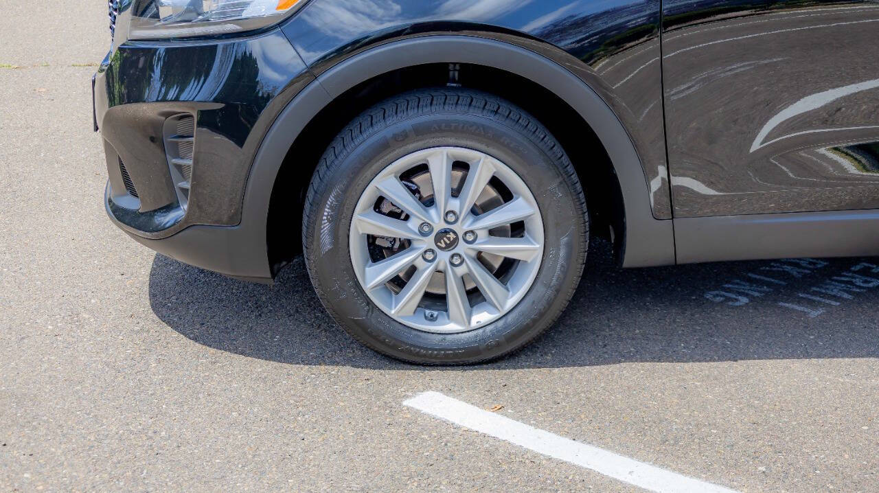 Vehicle image 11 of 28