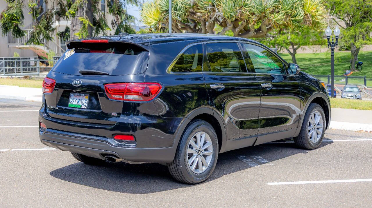 Vehicle image 7 of 28