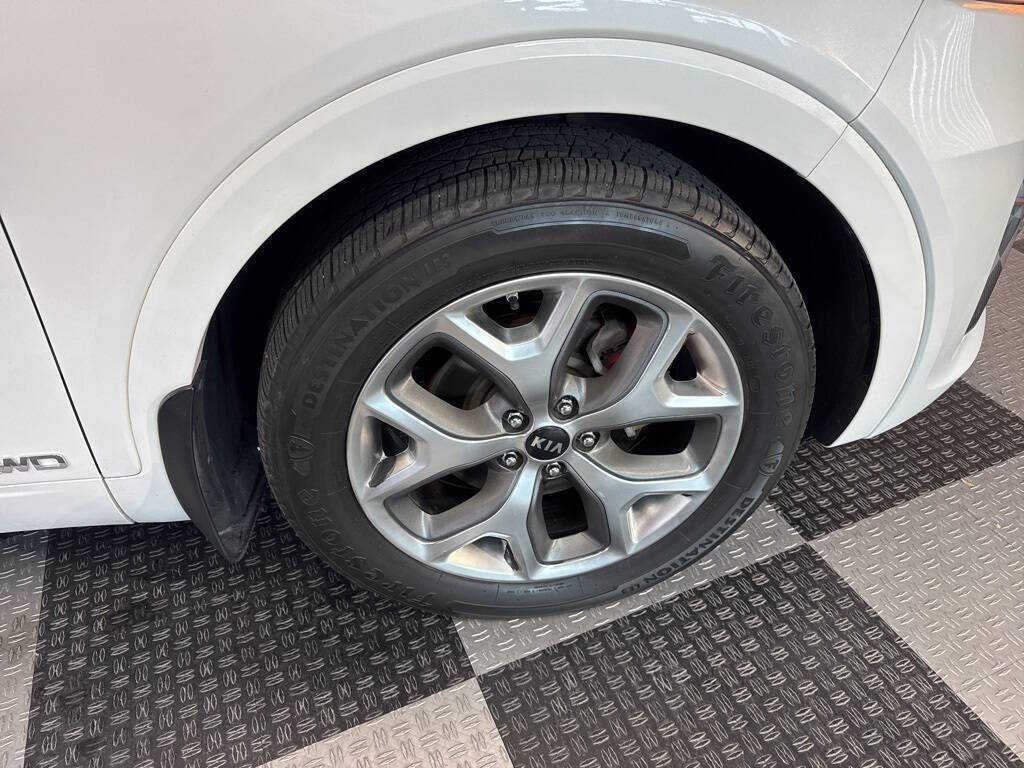 Vehicle image 17 of 43