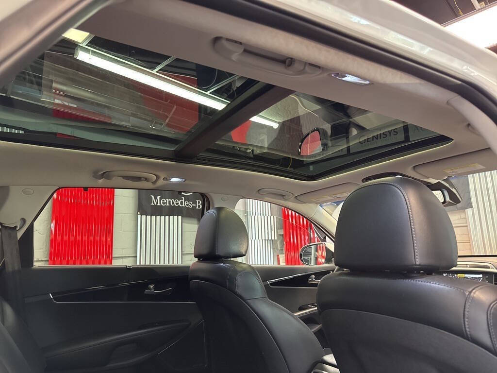 Vehicle image 20 of 43