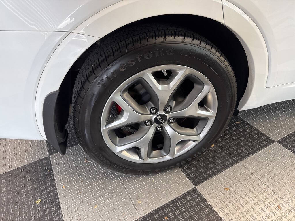 Vehicle image 16 of 43