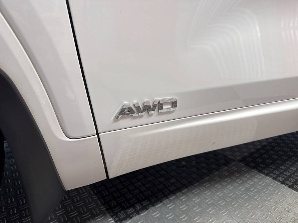 Vehicle image 10 of 43