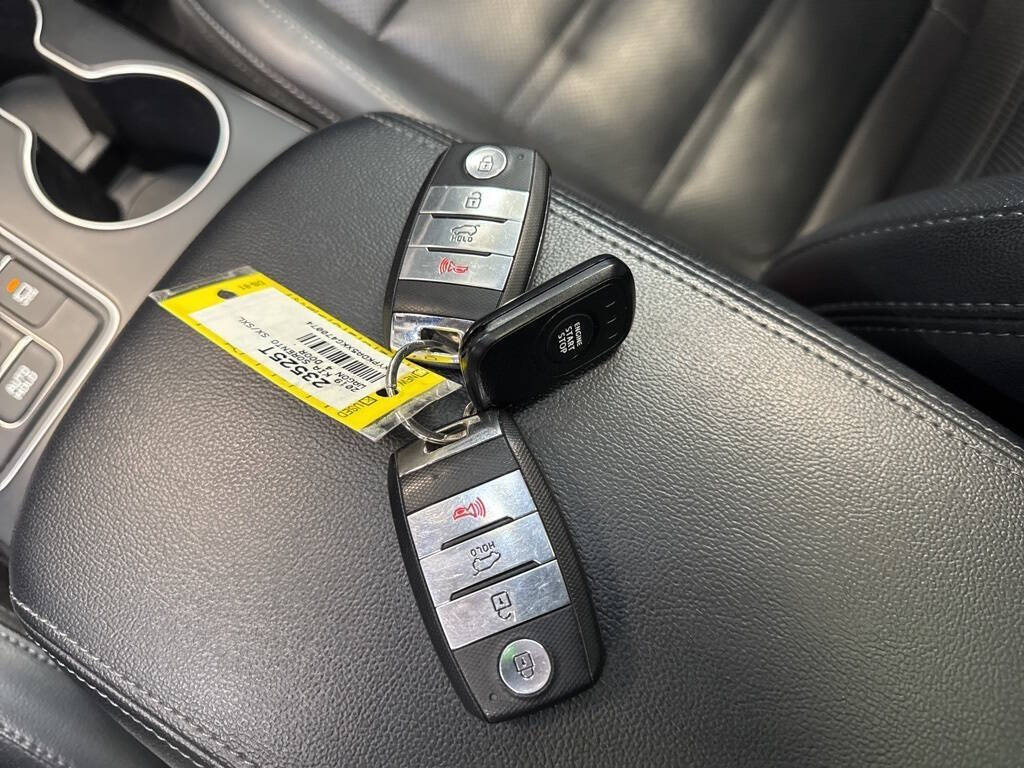 Vehicle image 42 of 43