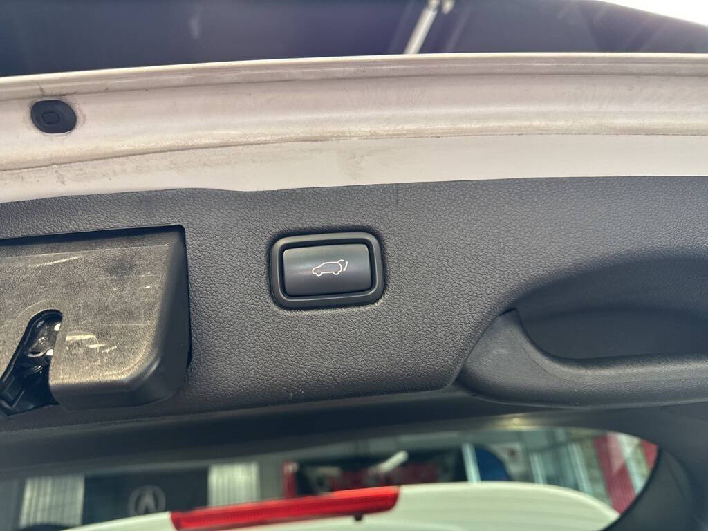 Vehicle image 24 of 43