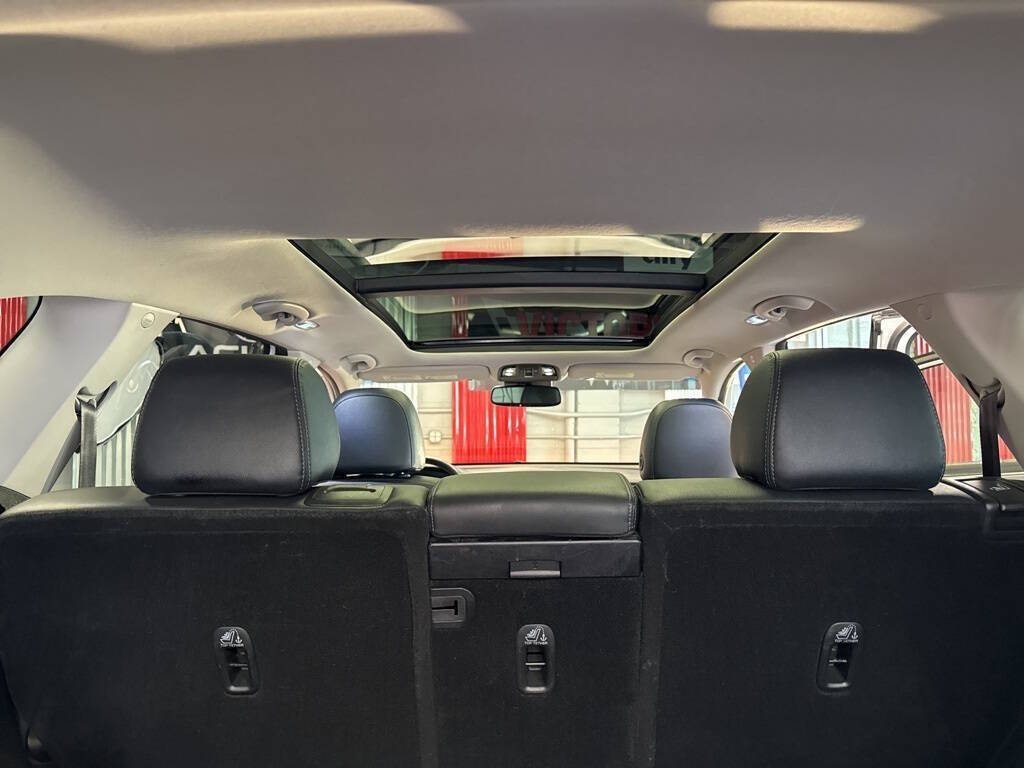 Vehicle image 22 of 43
