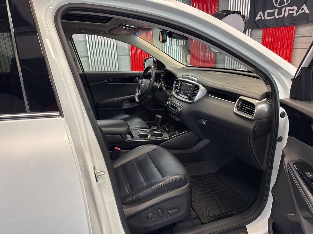 Vehicle image 18 of 43