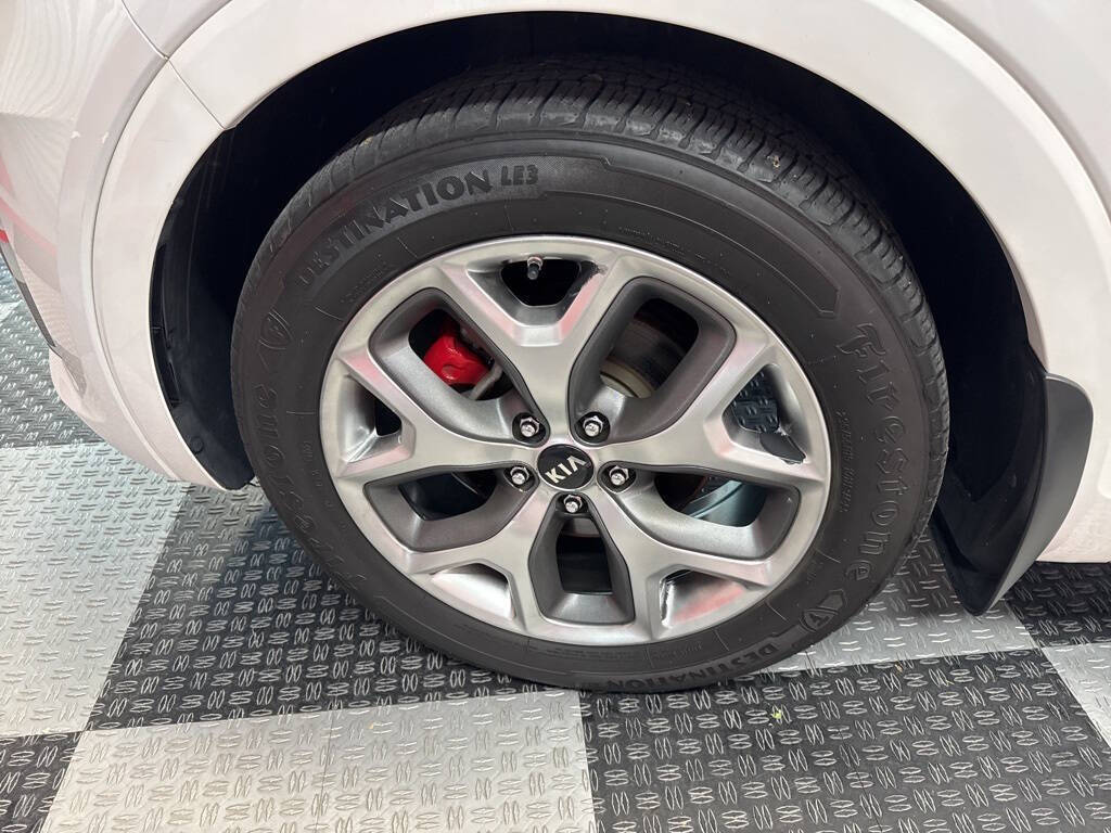 Vehicle image 11 of 43