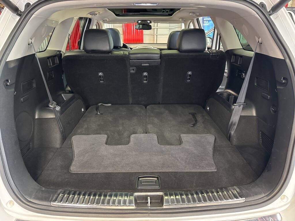 Vehicle image 21 of 43