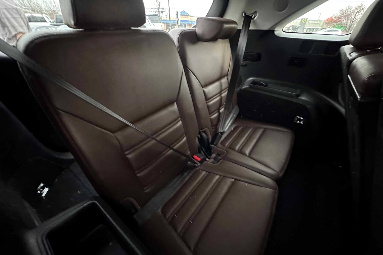 Vehicle image 23 of 24