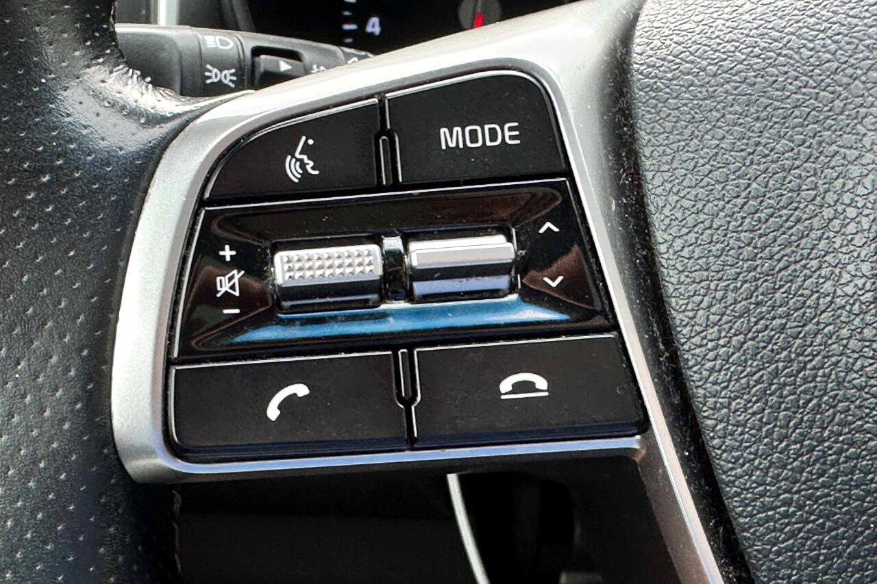 Vehicle image 18 of 24