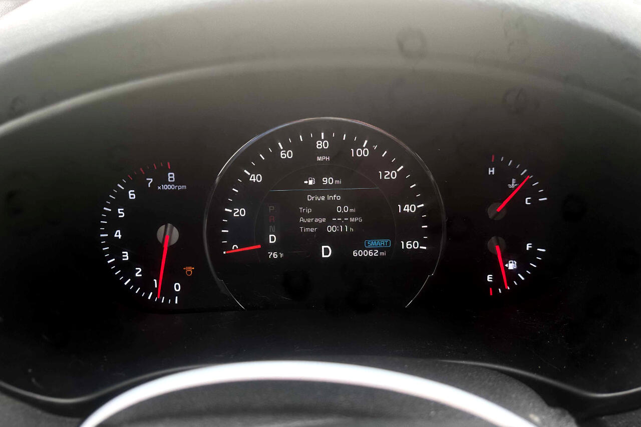 Vehicle image 17 of 24