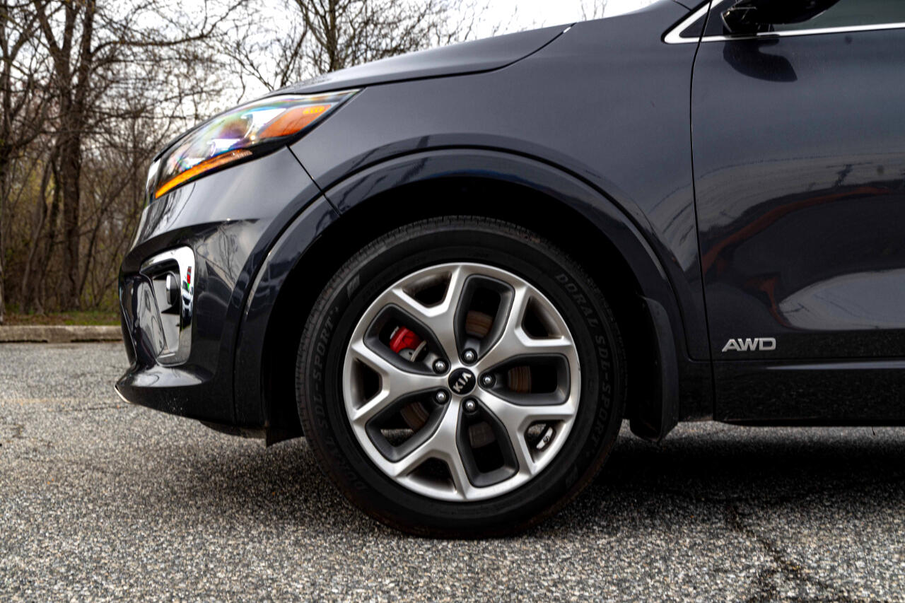 Vehicle image 10 of 24