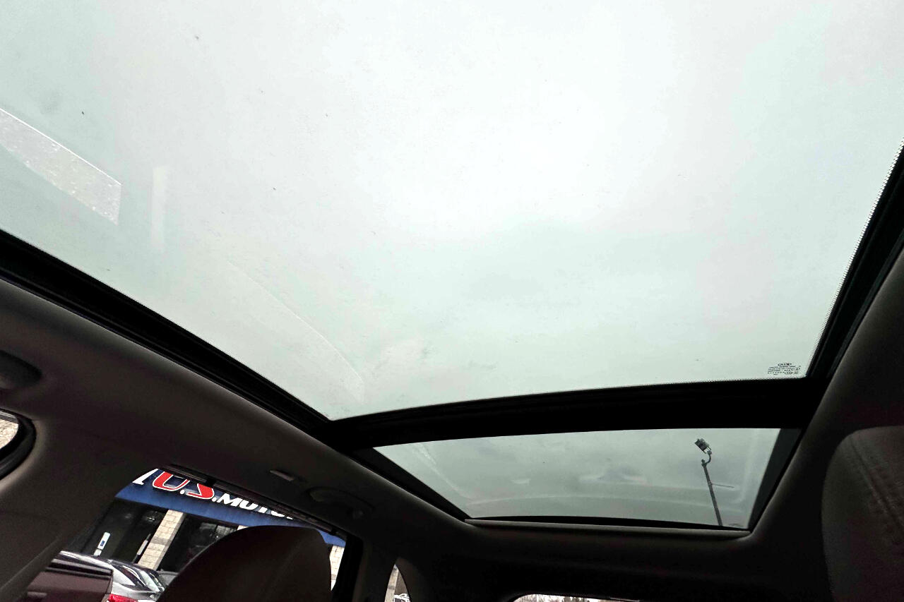 Vehicle image 20 of 24