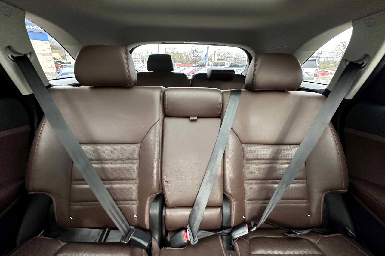 Vehicle image 21 of 24