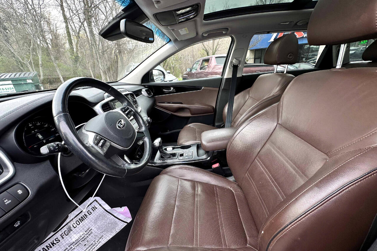 Vehicle image 11 of 24