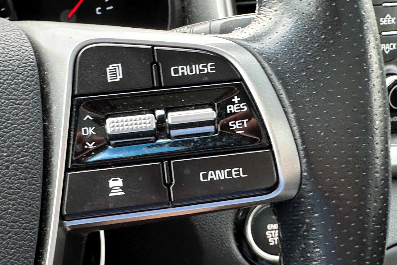 Vehicle image 19 of 24