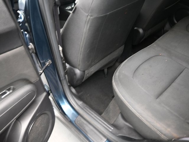 Vehicle image 25 of 34