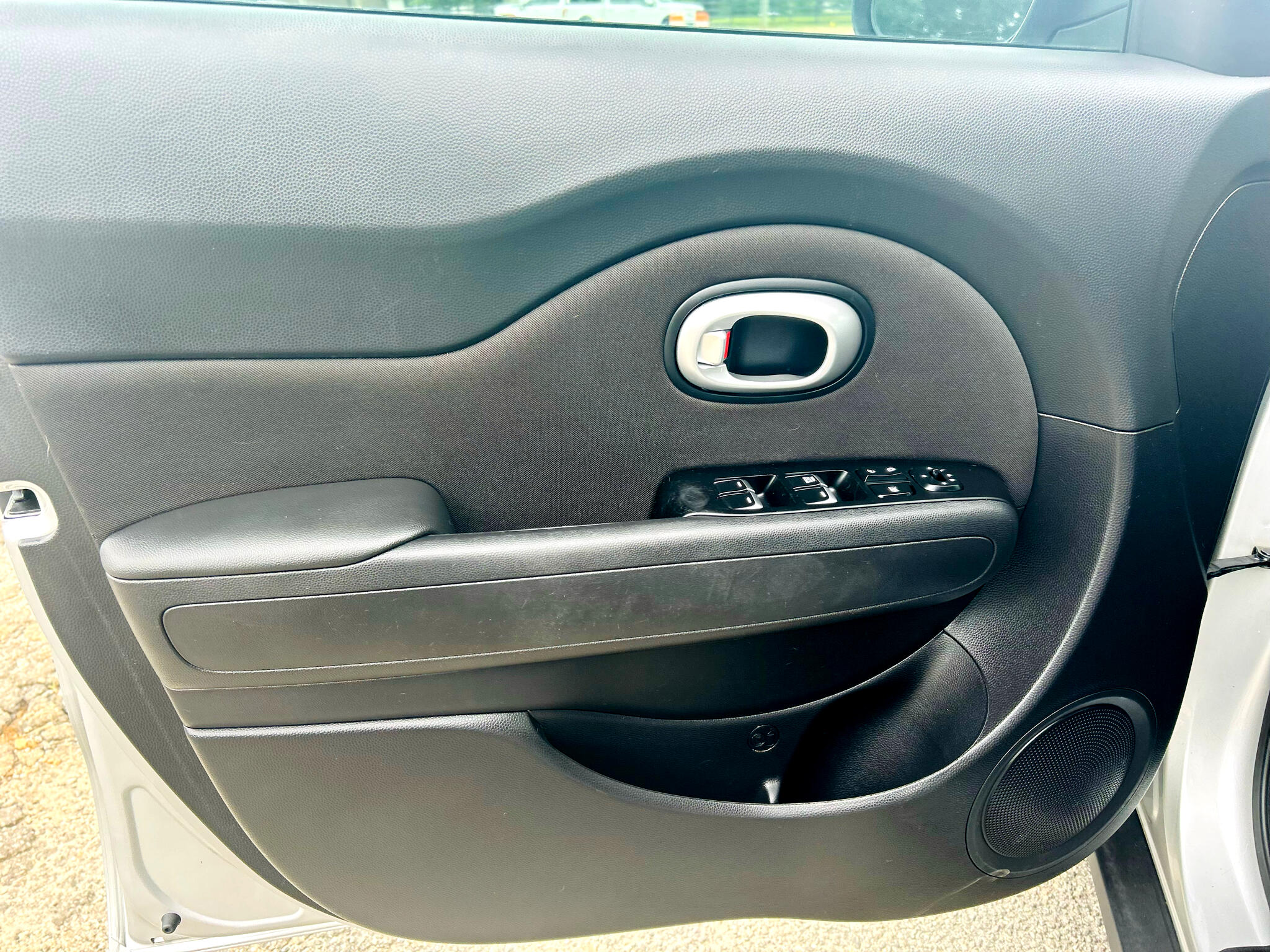 Vehicle image 16 of 36