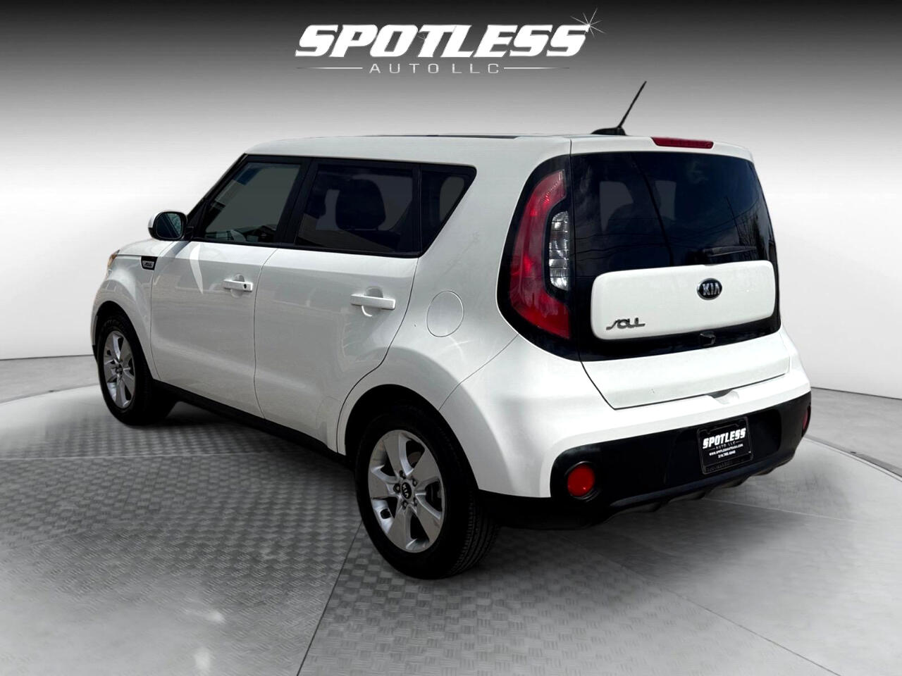 Vehicle image 9 of 27