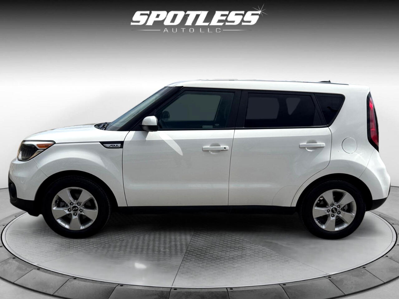 Vehicle image 10 of 27