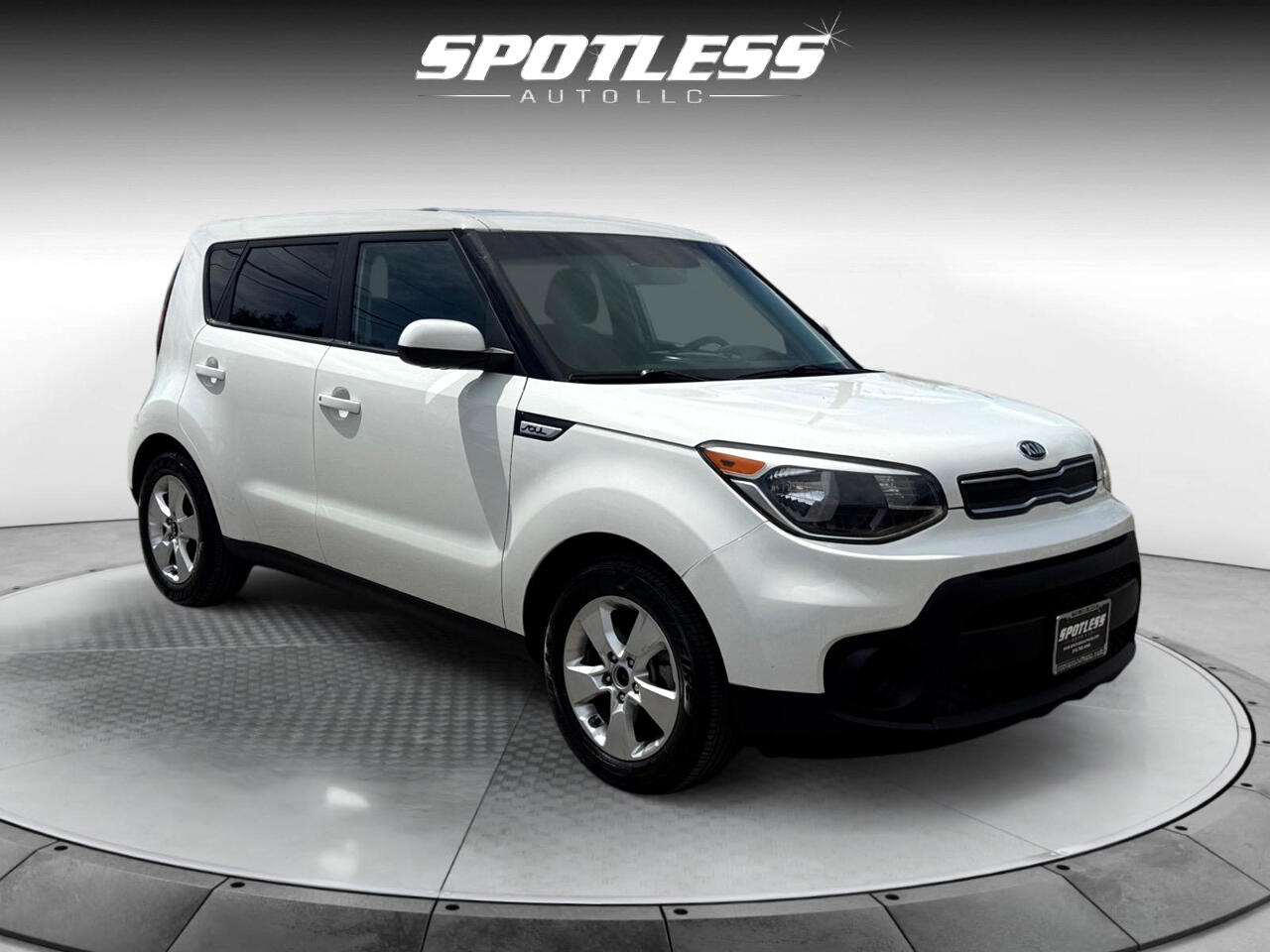 Vehicle image 4 of 27