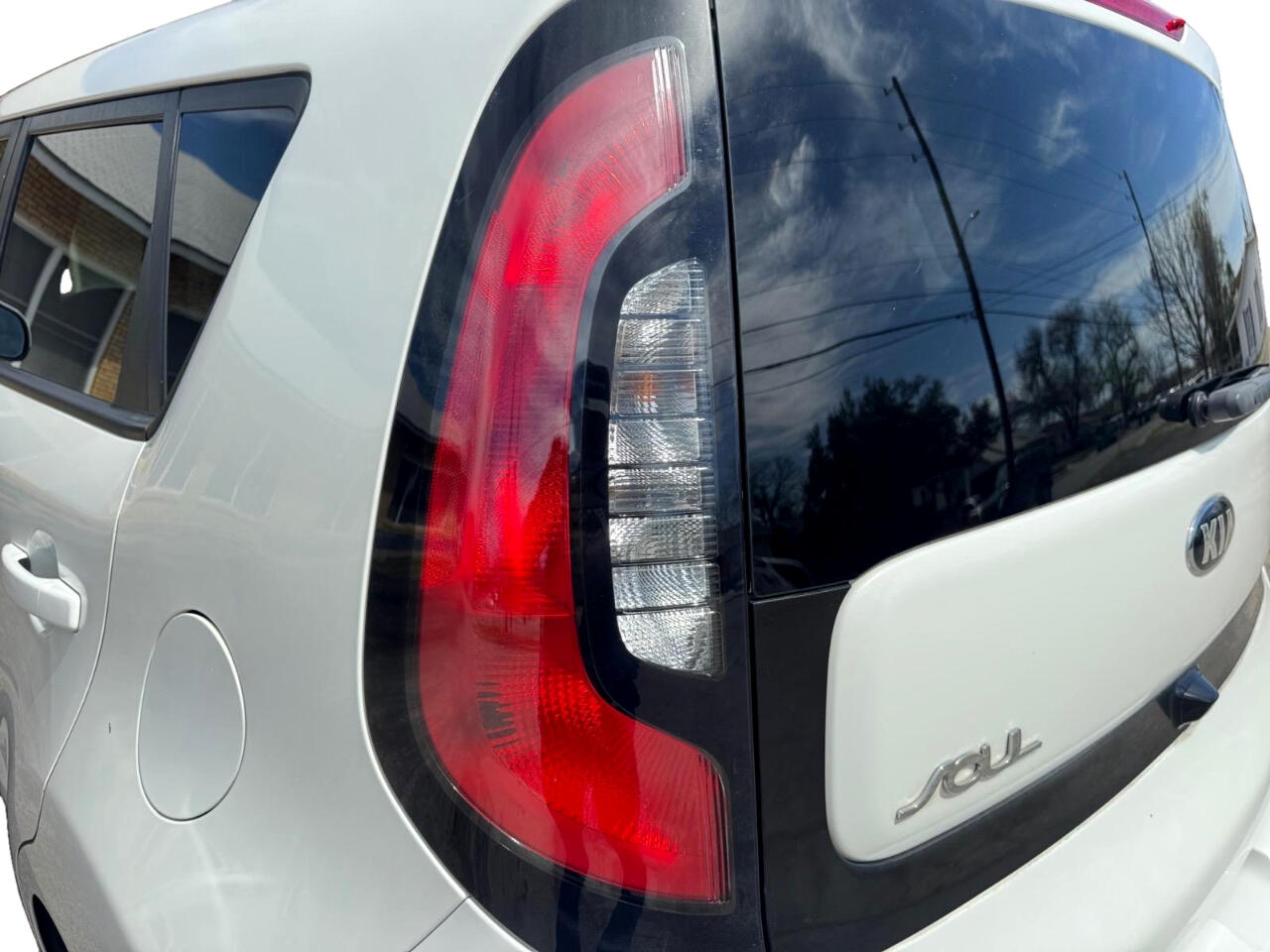 Vehicle image 13 of 27