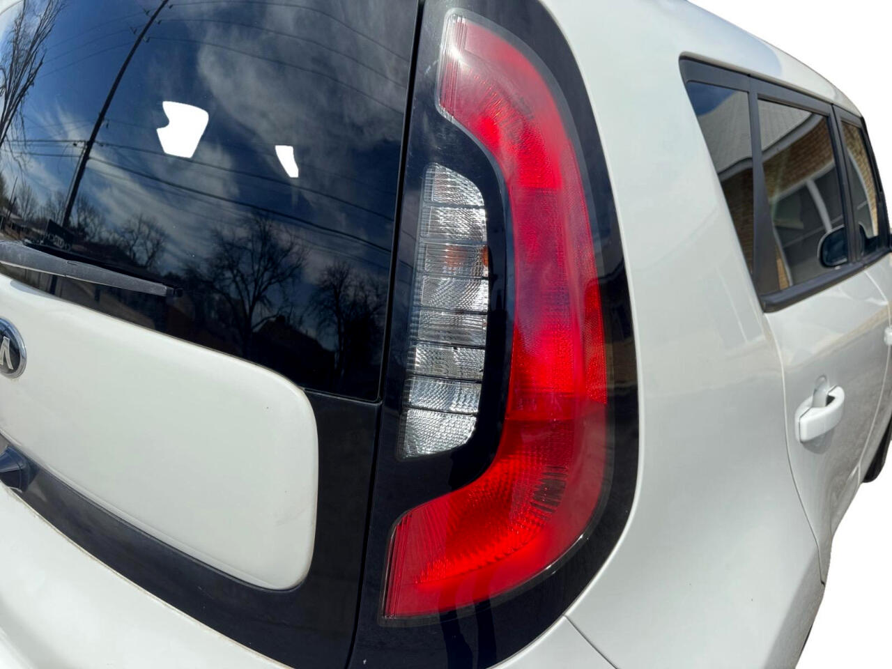 Vehicle image 12 of 27