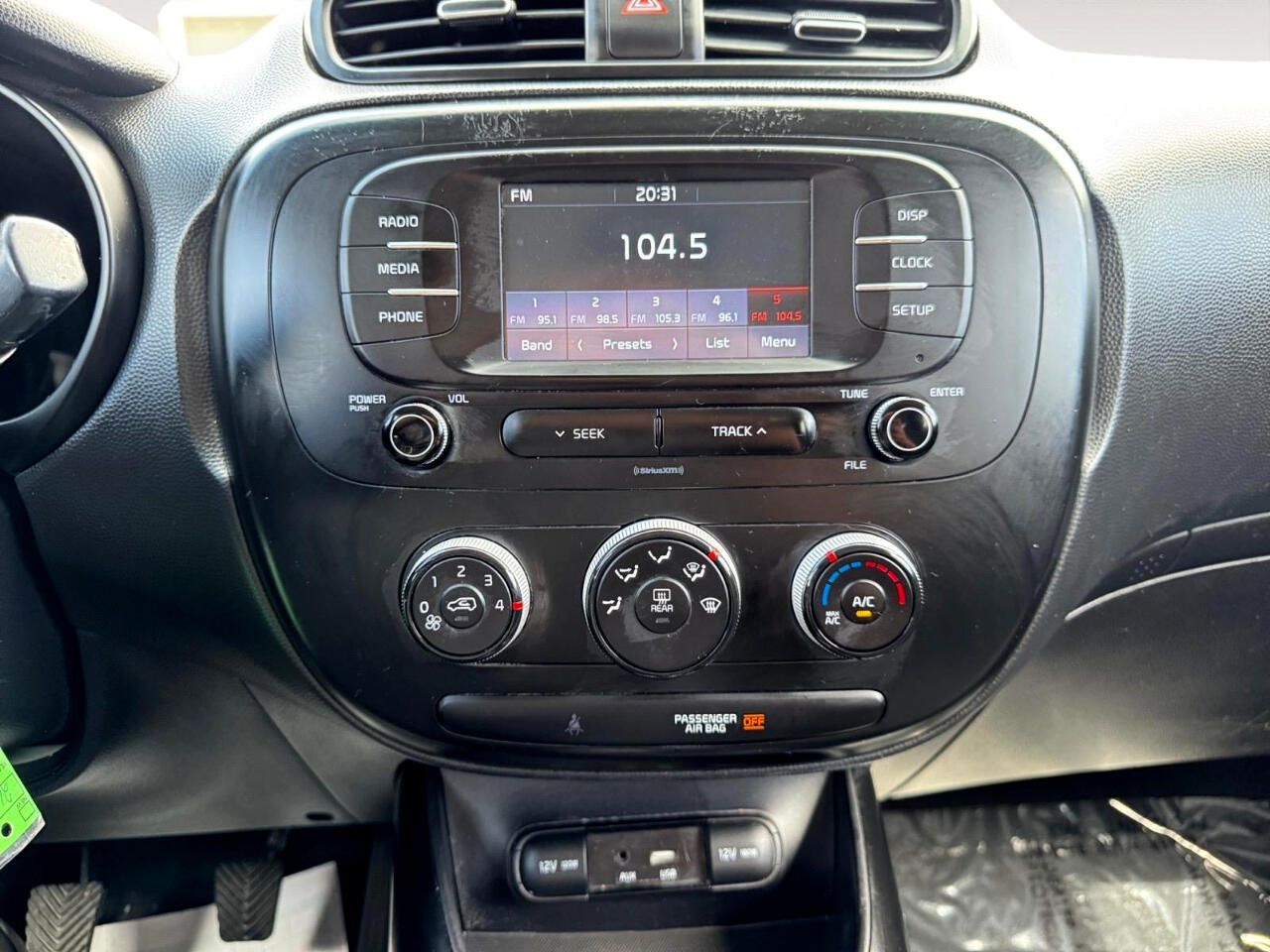 Vehicle image 21 of 27