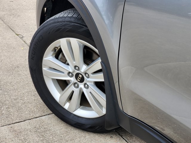 Vehicle image 21 of 35