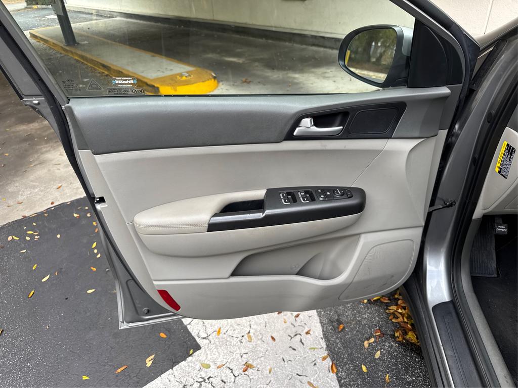 Vehicle image 20 of 23