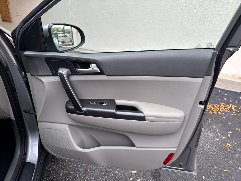 Vehicle image 22 of 23