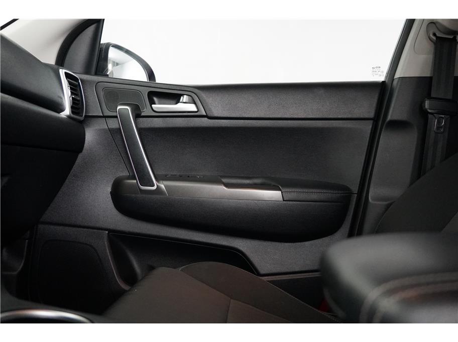 Vehicle image 16 of 27