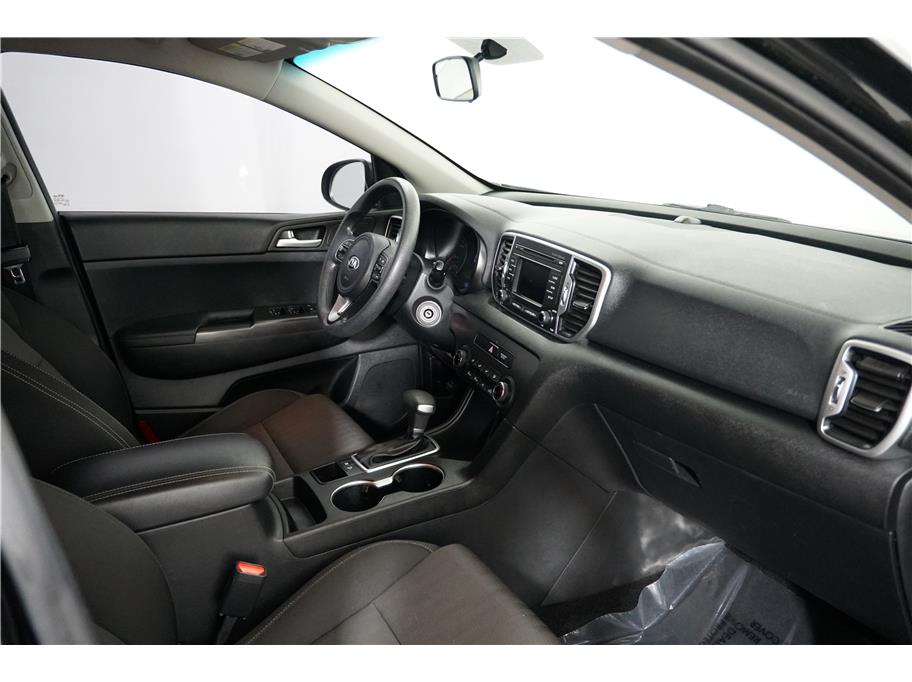 Vehicle image 21 of 27