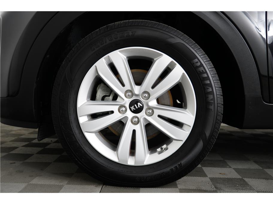 Vehicle image 13 of 27