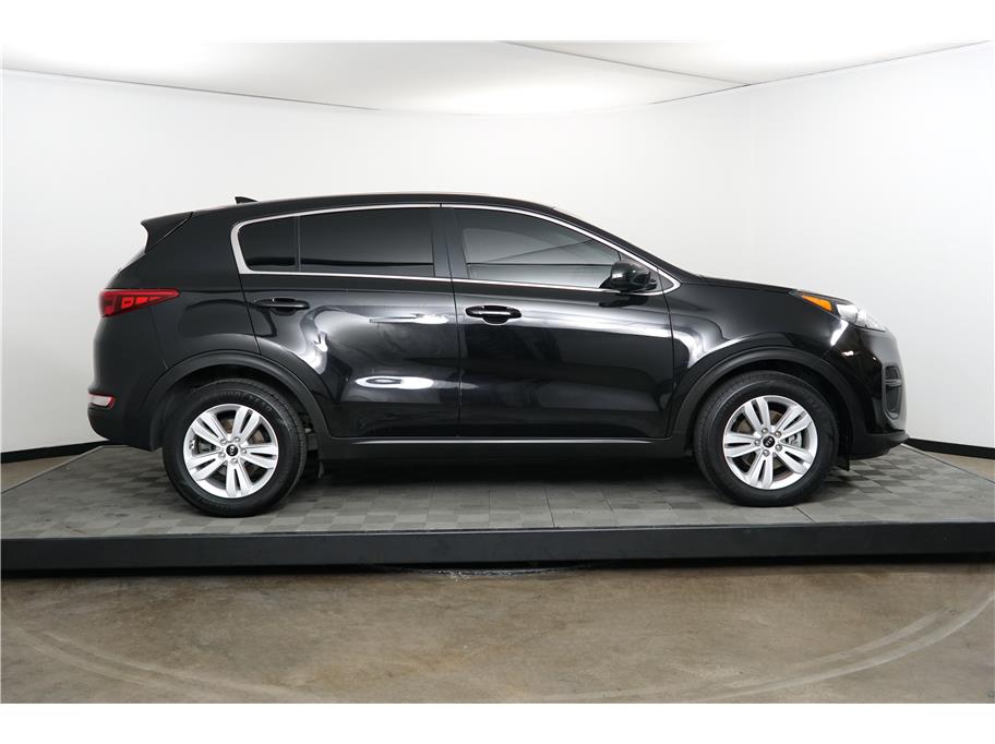 Vehicle image 7 of 27