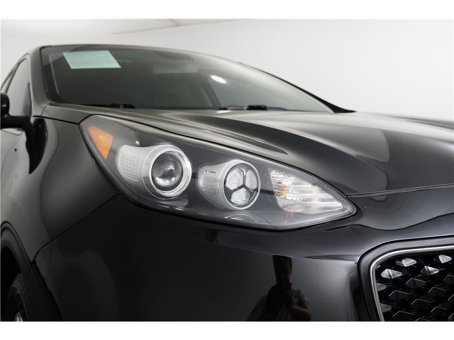 Vehicle image 9 of 27