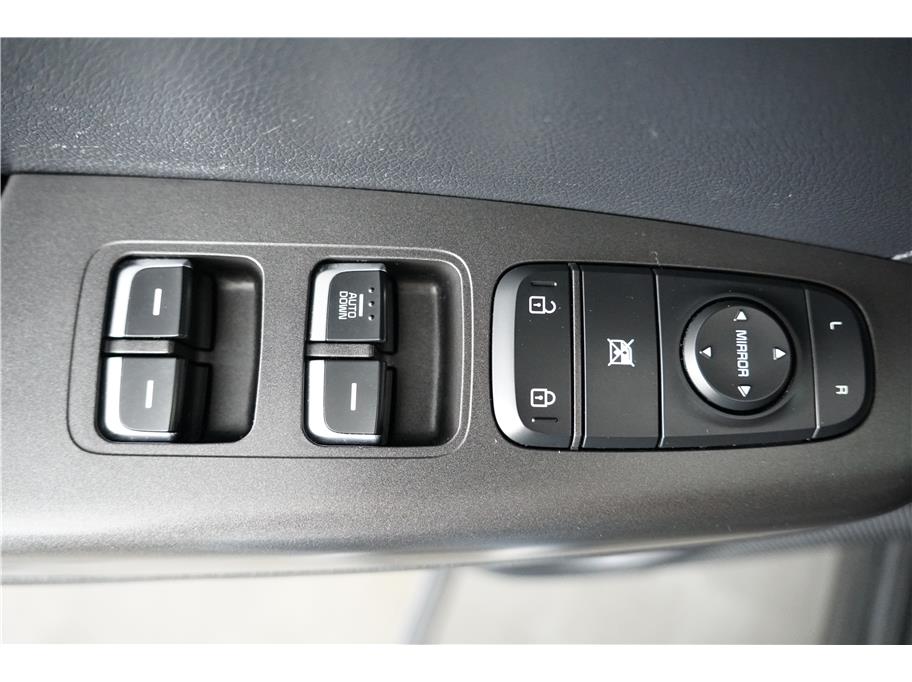 Vehicle image 17 of 27