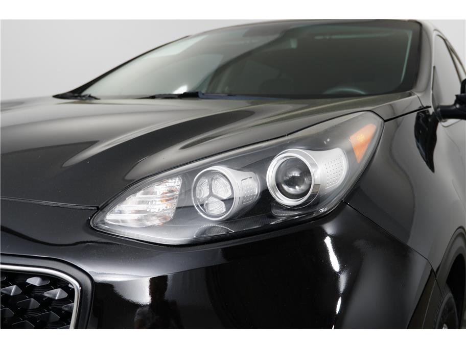 Vehicle image 10 of 27