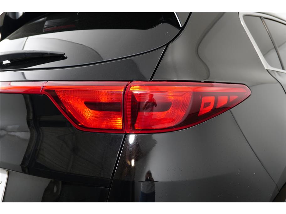 Vehicle image 12 of 27