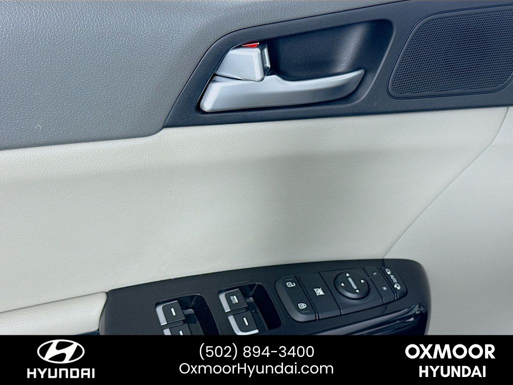 Vehicle image 13 of 34