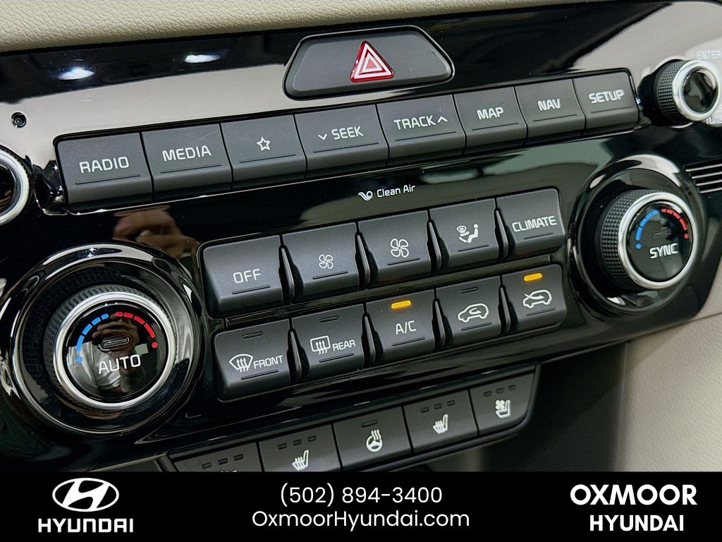 Vehicle image 14 of 34