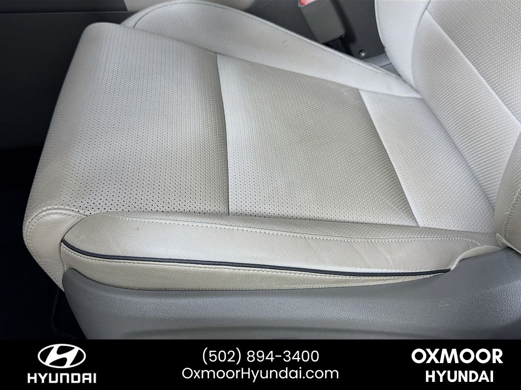 Vehicle image 16 of 34