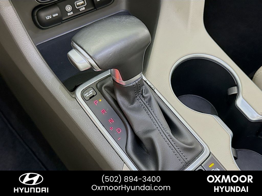 Vehicle image 17 of 34