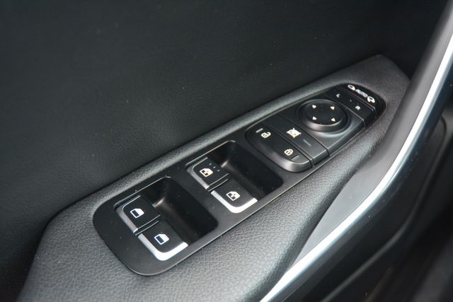 Vehicle image 14 of 40
