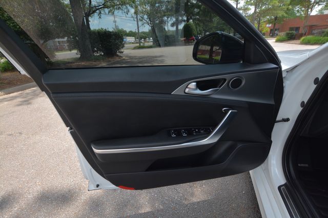 Vehicle image 13 of 40