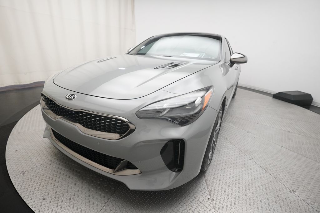 2019 Kia Stinger GT1 Image 2 of 37